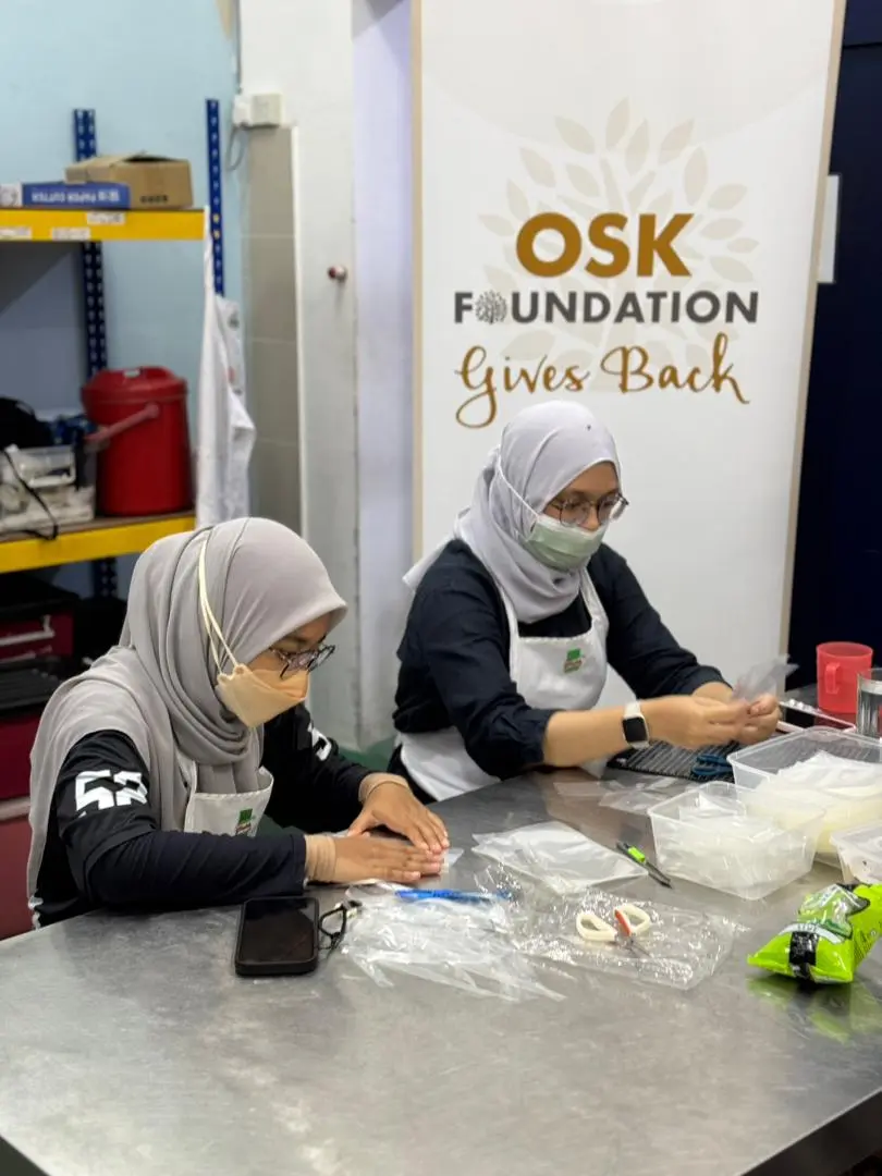OSK volunteers join Kembara kitchen to prepare flood-relief meals